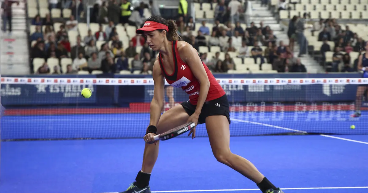 Lobs im Padel Verteidigen: Lesen, Schlagwahl und Rückzug