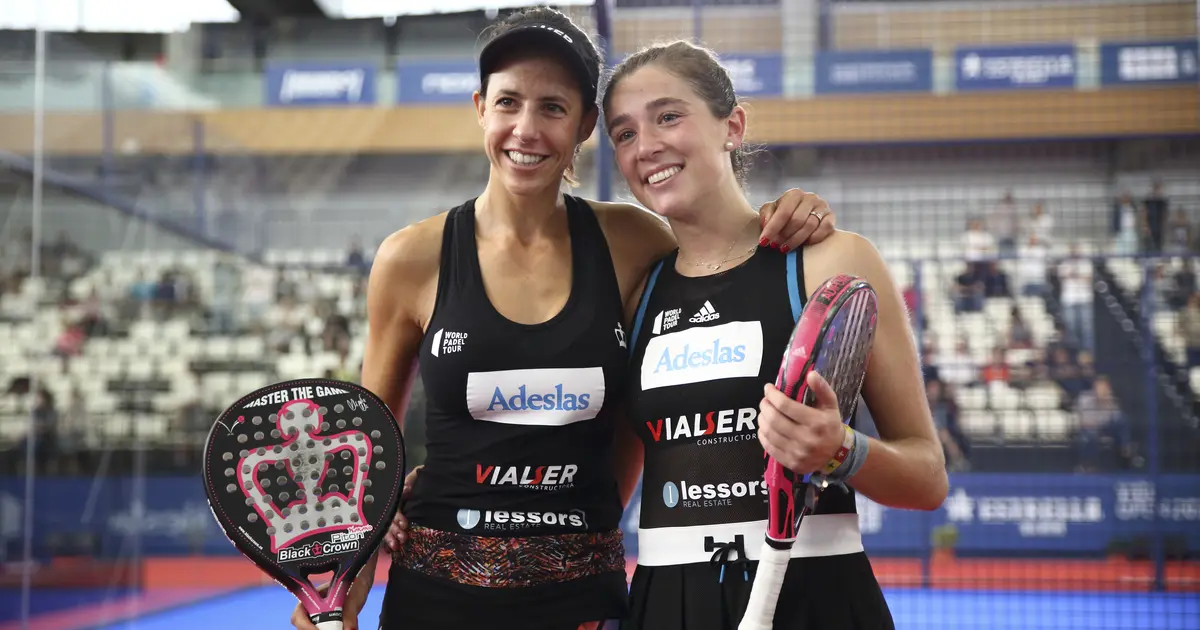 Zeitregeln im Padel: Pausen, Auszeiten und Zeitverstöße erklärt